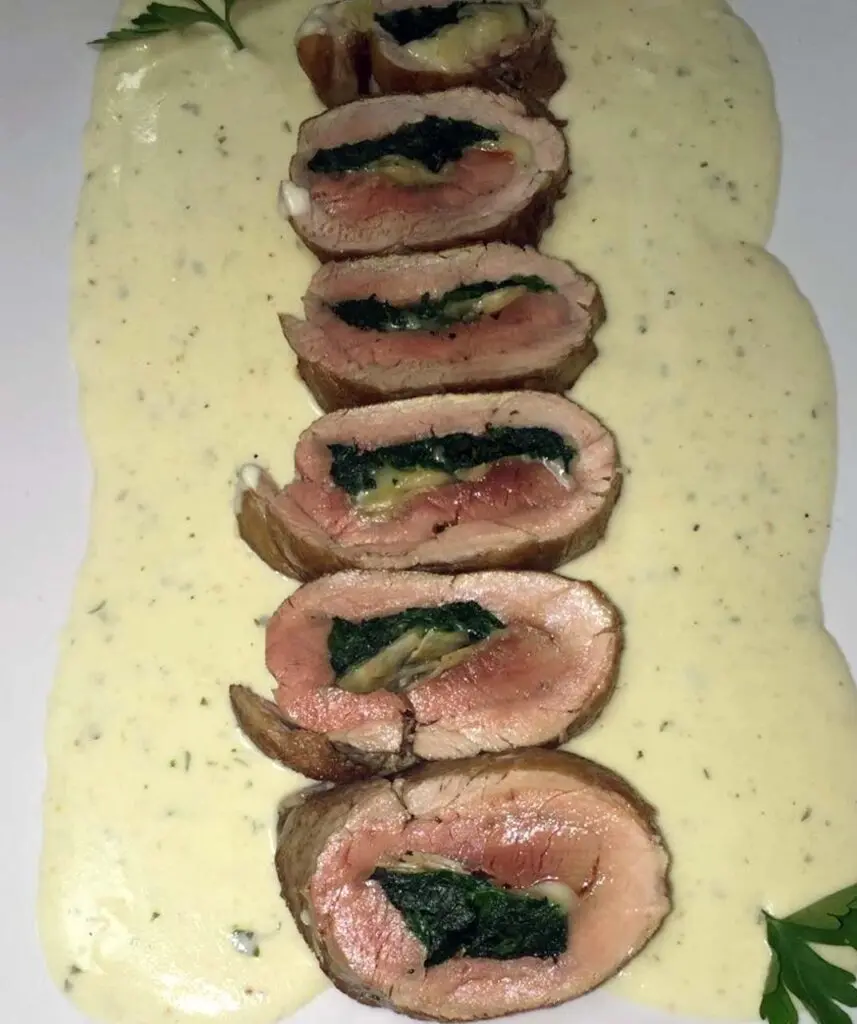 Solomillo relleno de Queso, Almendras y Espinacas